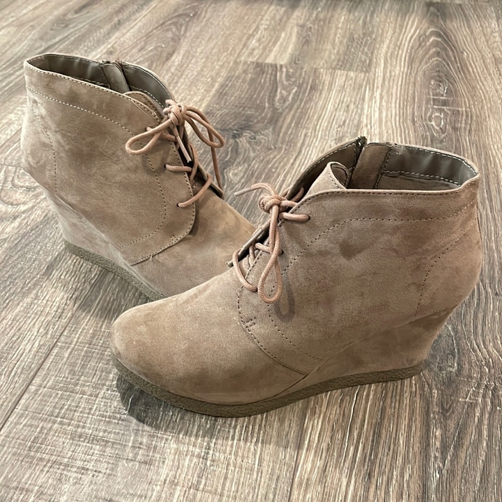 MERONA Booties Size 9